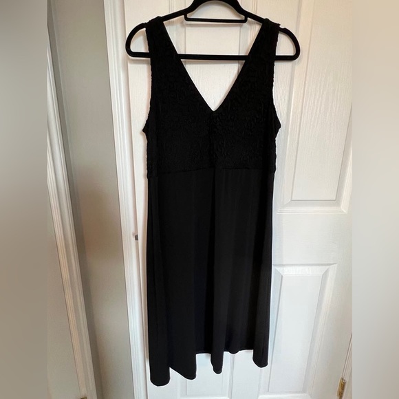 Black dress criss-cross lace top - Picture 3 of 5